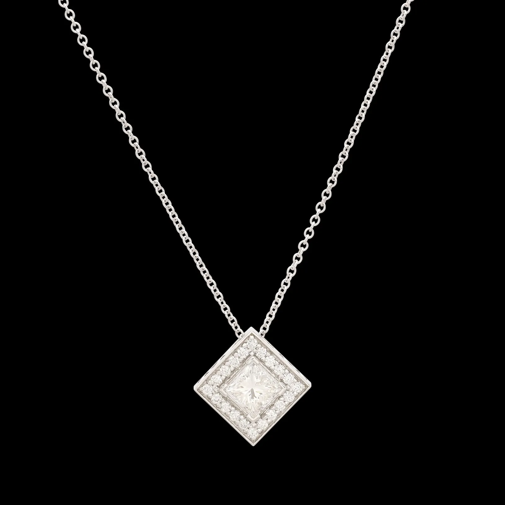 18kt White Gold Diamond Pendant Necklace