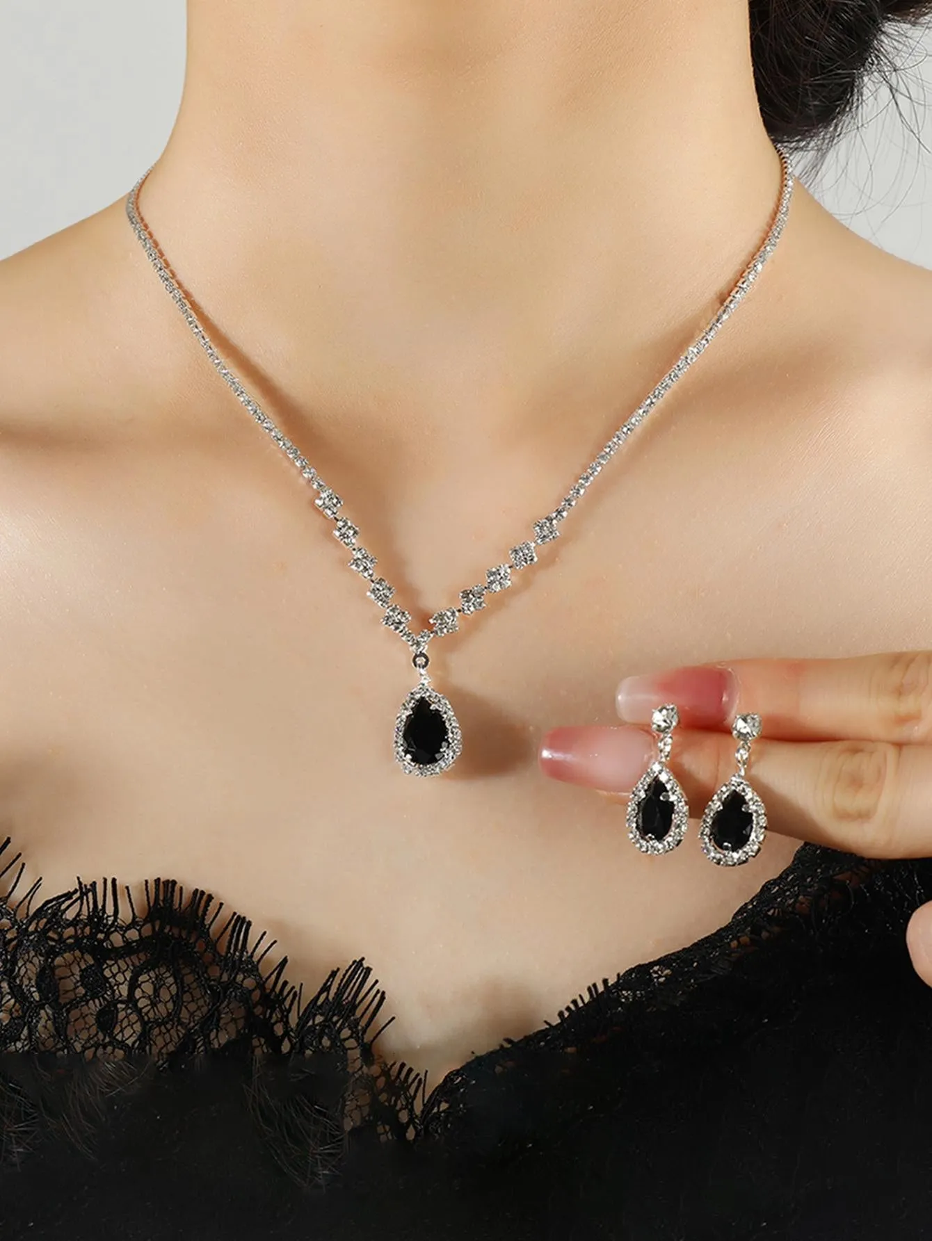 1set Rhinestone Water-drop Decor black Jewelry Set Necklace and Earrings