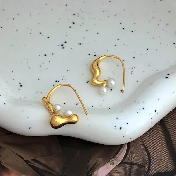 Asymmetrical Fluid Line Pearl Earrings