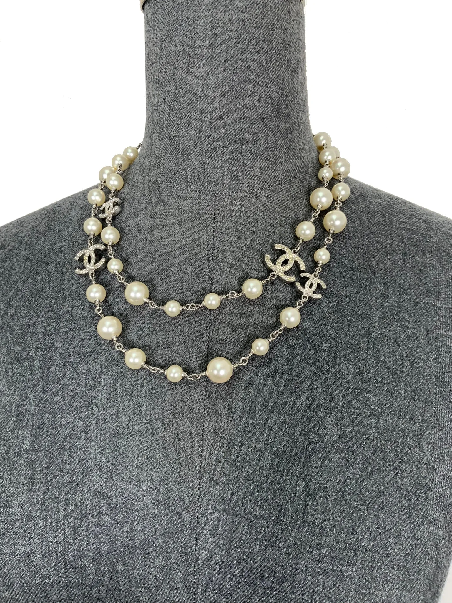 CL Timeless Classic Pearl 5 Crystal CC Logo Necklace