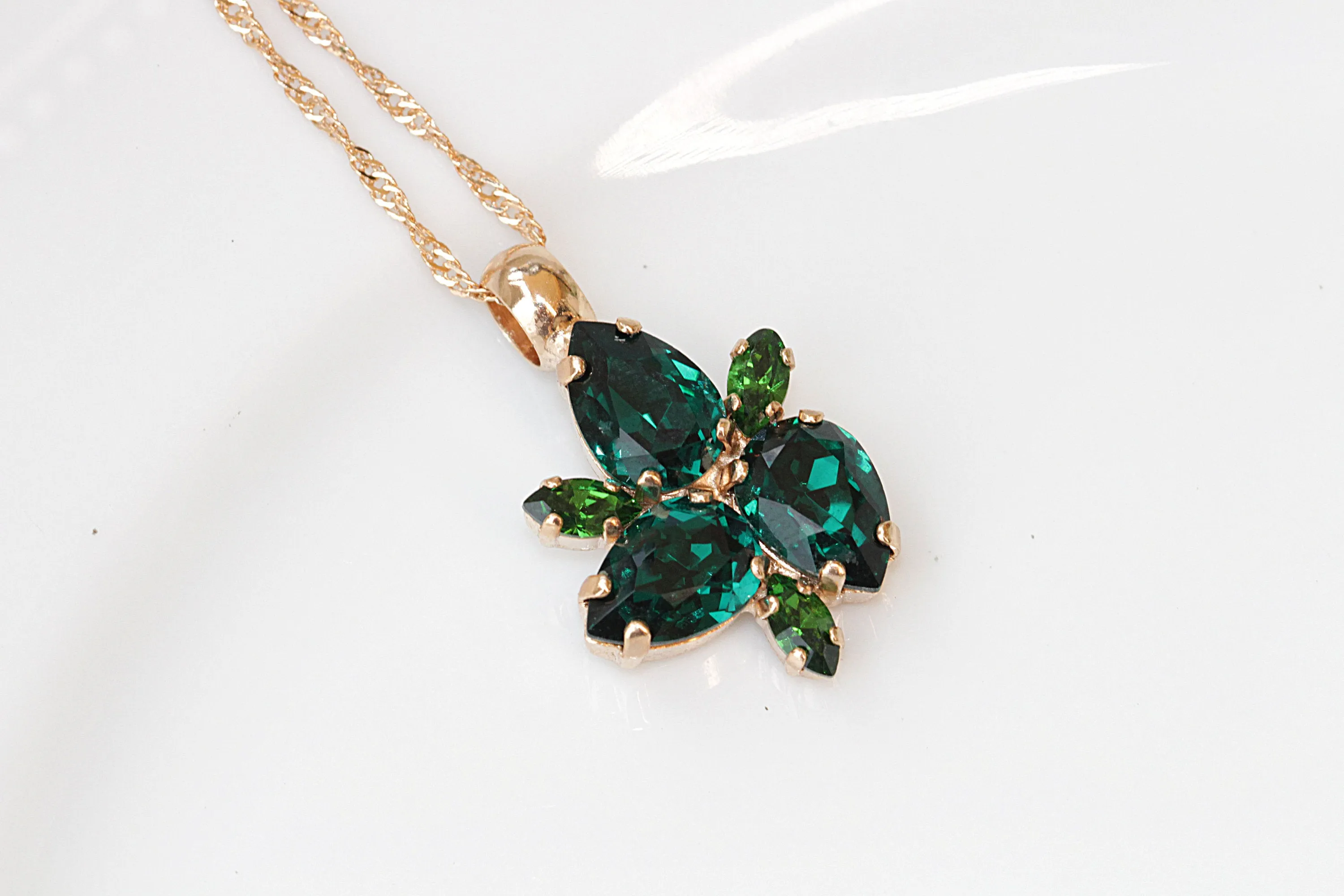 EMERALD MINIMALIST NECKLACE