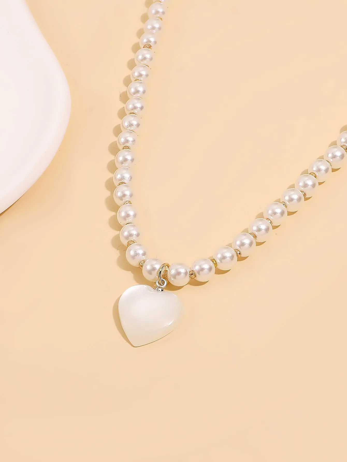 Heart Pendant Elegant Pearl Beaded Necklace Statement Necklace Modern Necklace