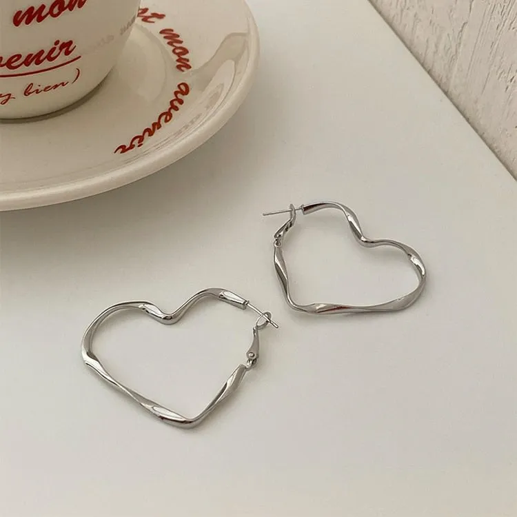 Minimalist Aesthetic Heart Earrings