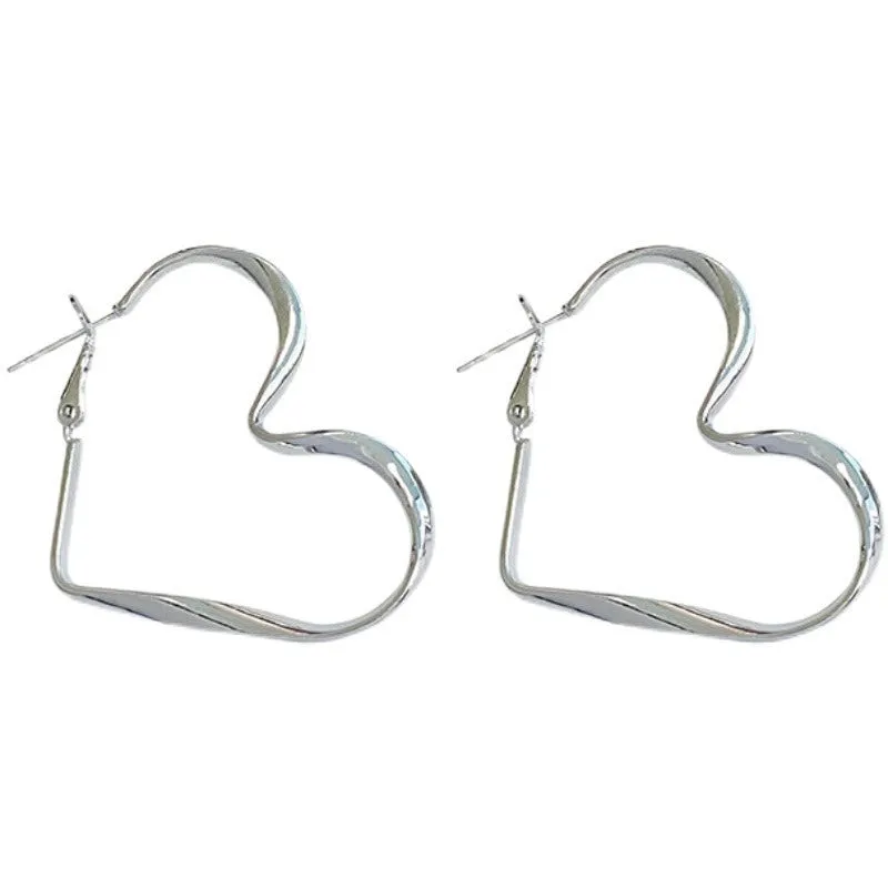 Minimalist Aesthetic Heart Earrings