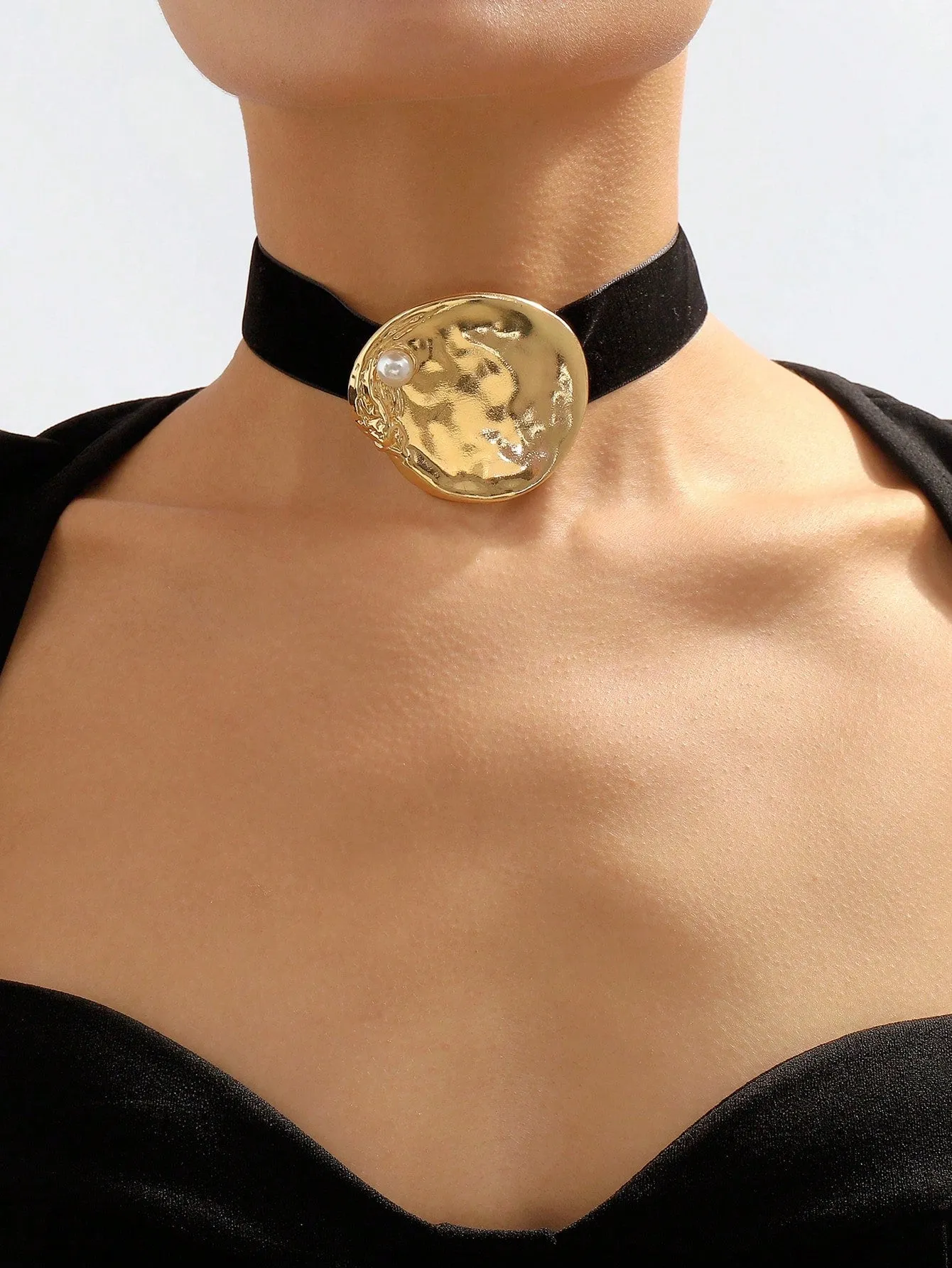 Round Decor Element Choker Statement Necklace Modern Necklace Creative Jewelry