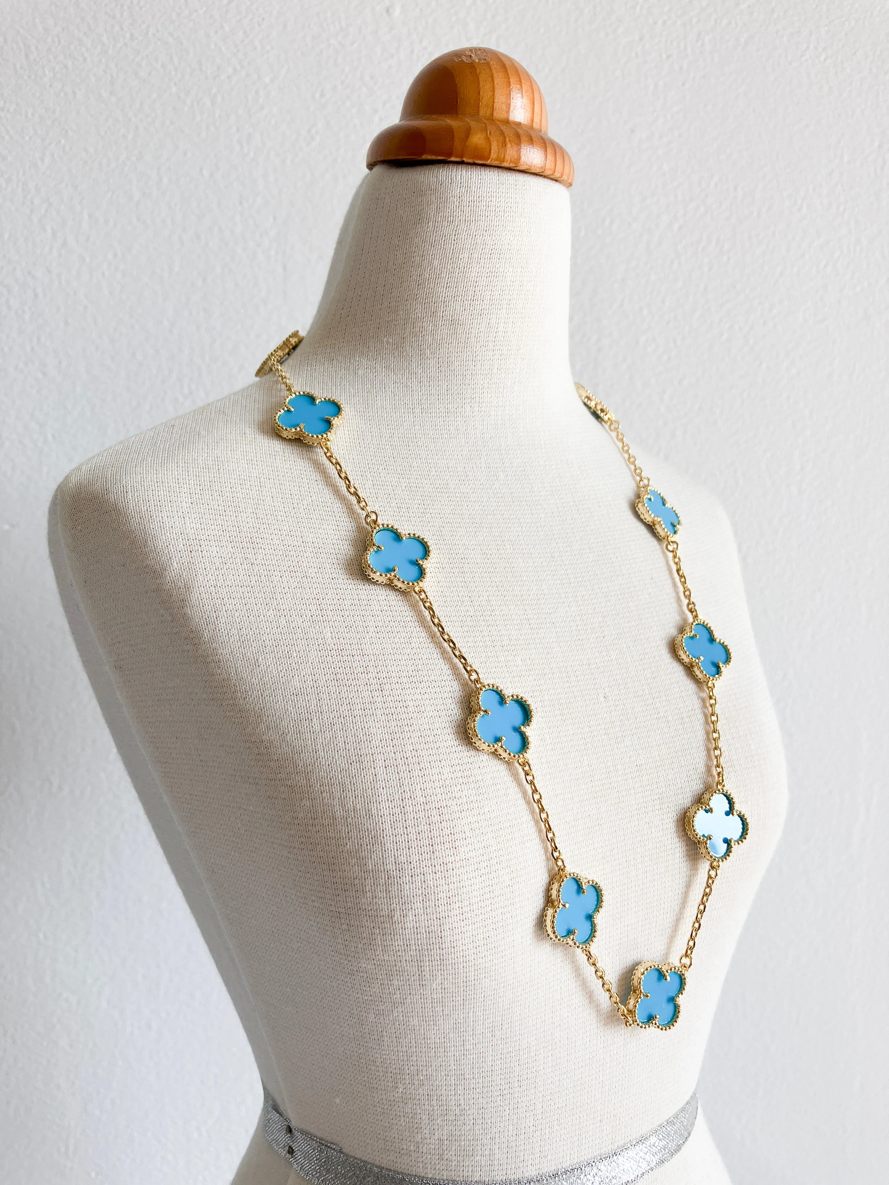 Turquoise Quatrefoil Choker in Gold