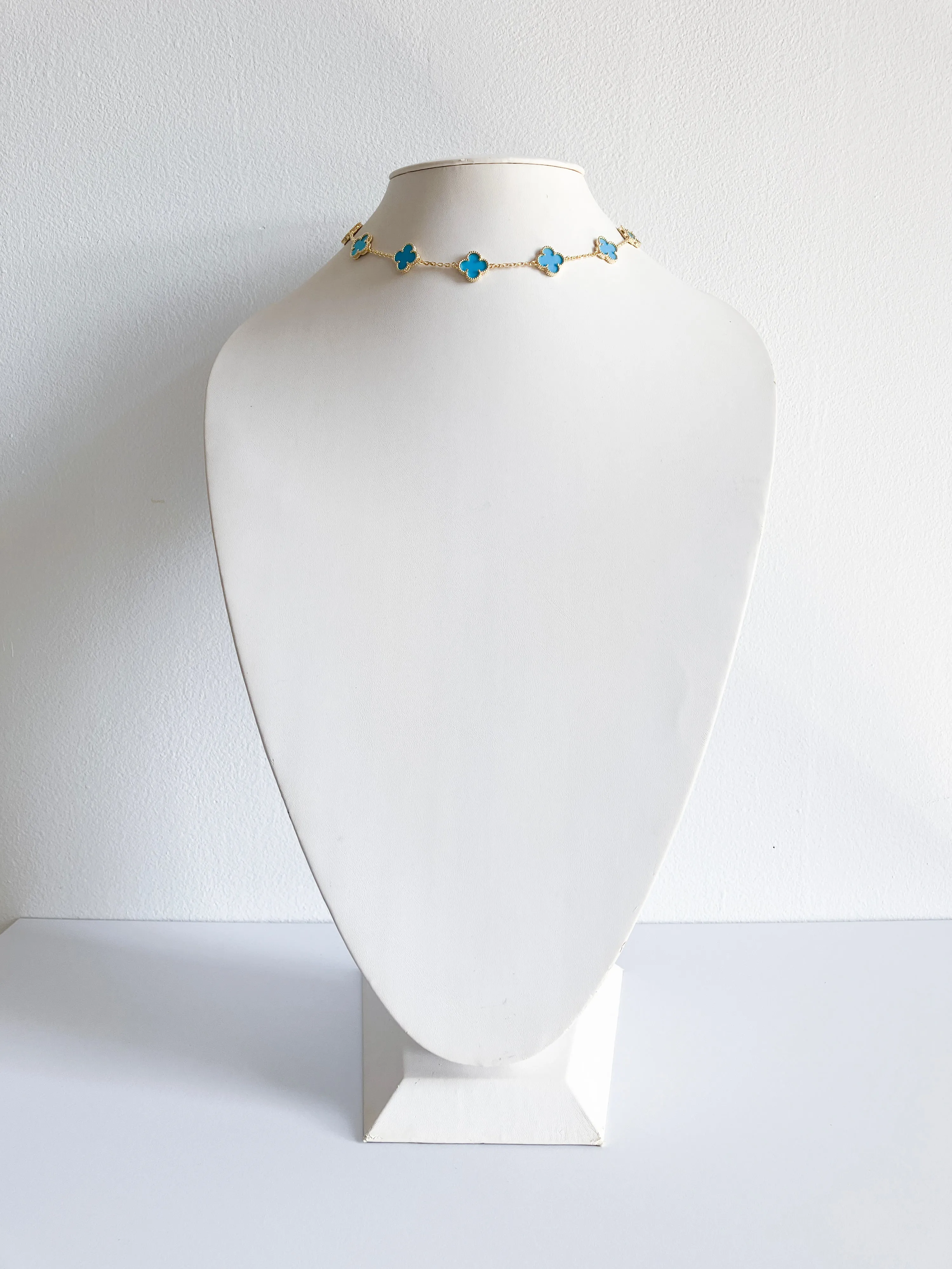 Turquoise Quatrefoil Choker in Gold