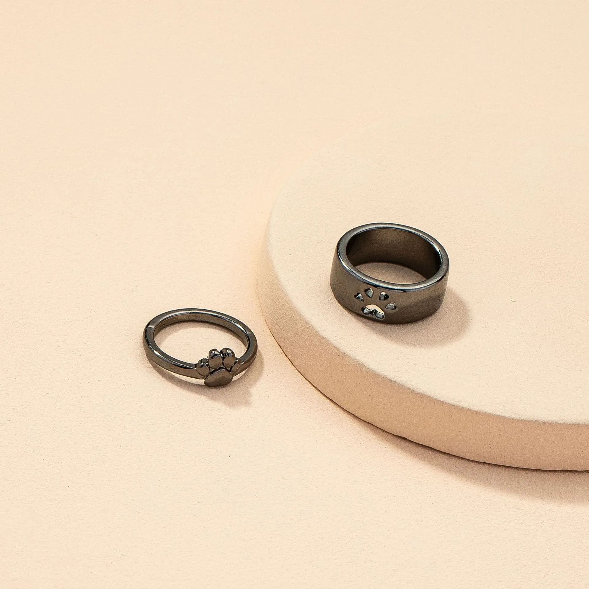 Vienna Verve Couple Rings: Stylish European Handcrafted Jewelry Set